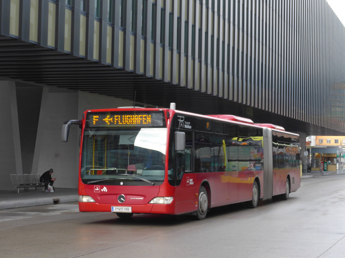 (175'835) - IVB Innsbruck - Nr. 417/I 417 IVB - Mercedes am 18. Oktober 2016 beim Bahnhof Innsbruck
