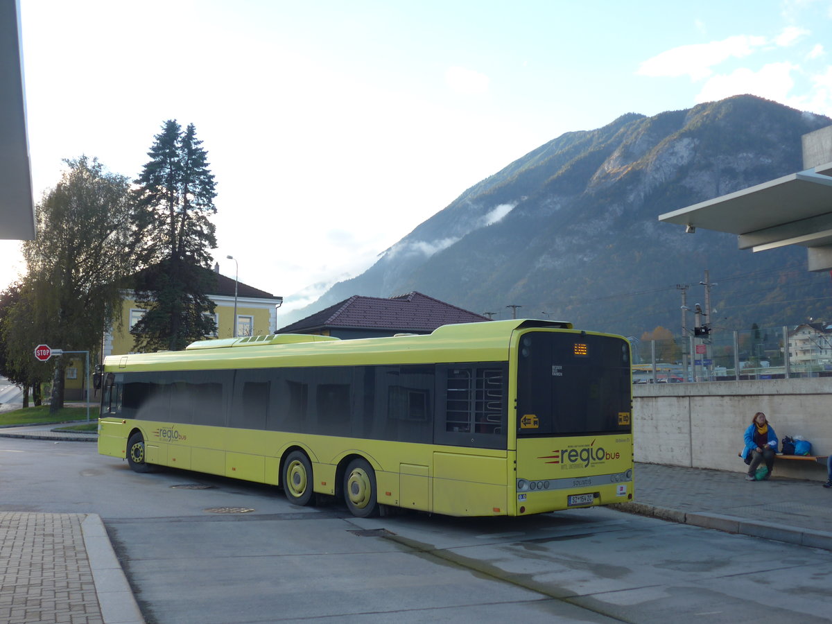 (175'881) - Ledermair, Schwaz - SZ 154 ZC - Solaris am 18. Oktober 2016 beim Bahnhof Jenbach