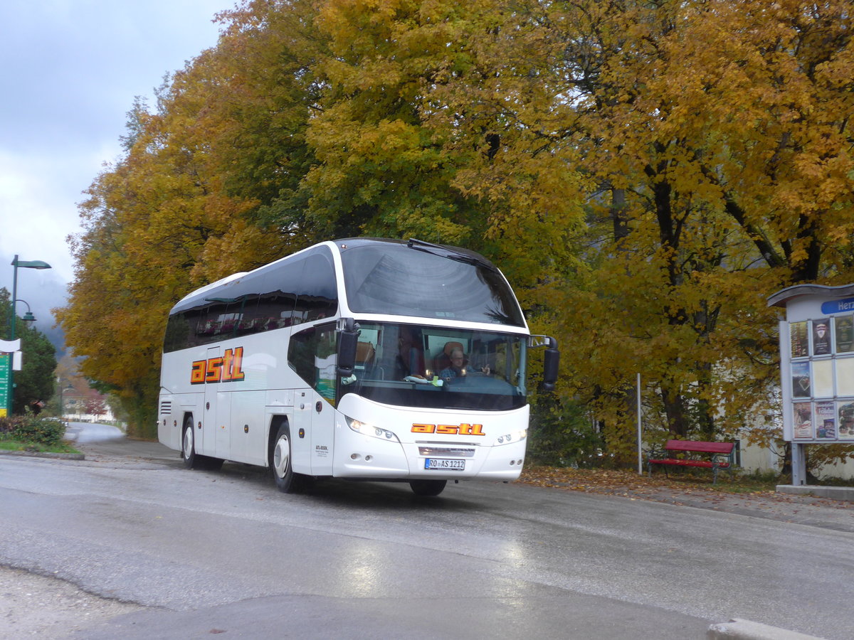 (175'987) - Aus Deutschland: Astl, Oberaudorf - RO-AS 1212 - Neoplan am 19. Oktober 2016 in Pertisau, Karwendellift
