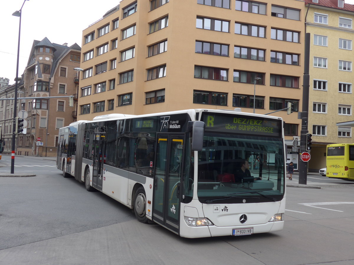 (176'152) - IVB Innsbruck - Nr. 833/I 833 IVB - Mercedes am 21. Oktober 2016 beim Bahnhof Innsbruck