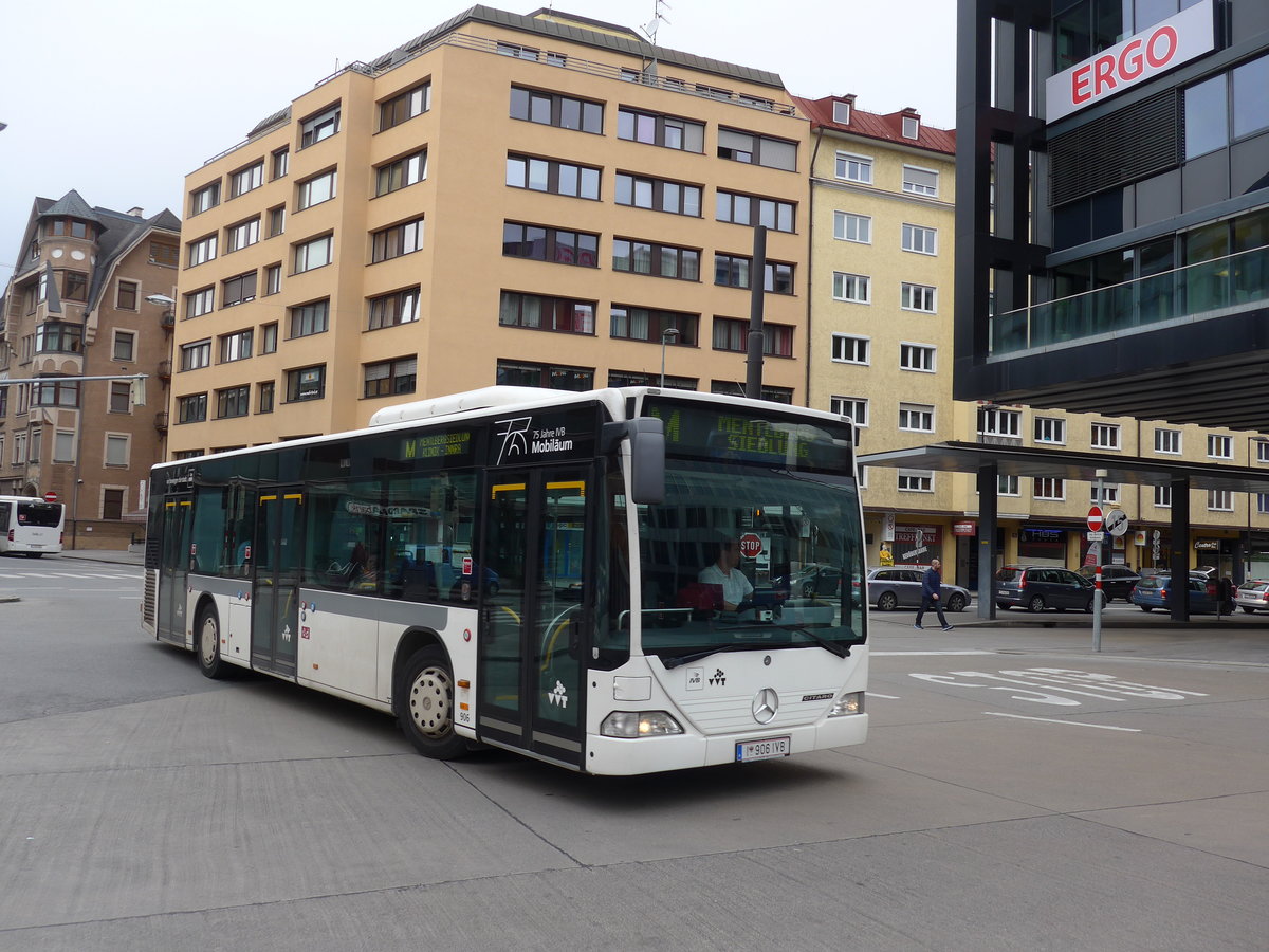 (176'171) - IVB Innsbruck - Nr. 906/I 906 IVB - Mercedes am 21. Oktober 2016 beim Bahnhof Innsbruck