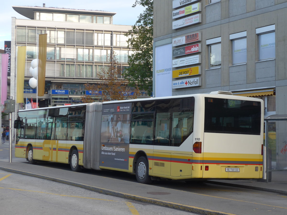 (176'216) - STI Thun - Nr. 110/BE 700'110 - Mercedes am 22. Oktober 2016 beim Bahnhof Thun
