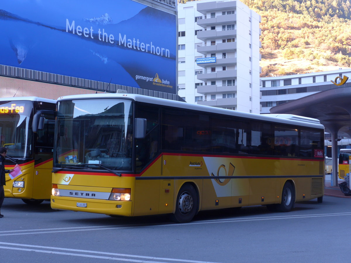 (176'366) - PostAuto Wallis - VS 245'887 - Setra am 30. Oktober 2016 beim Bahnhof Visp