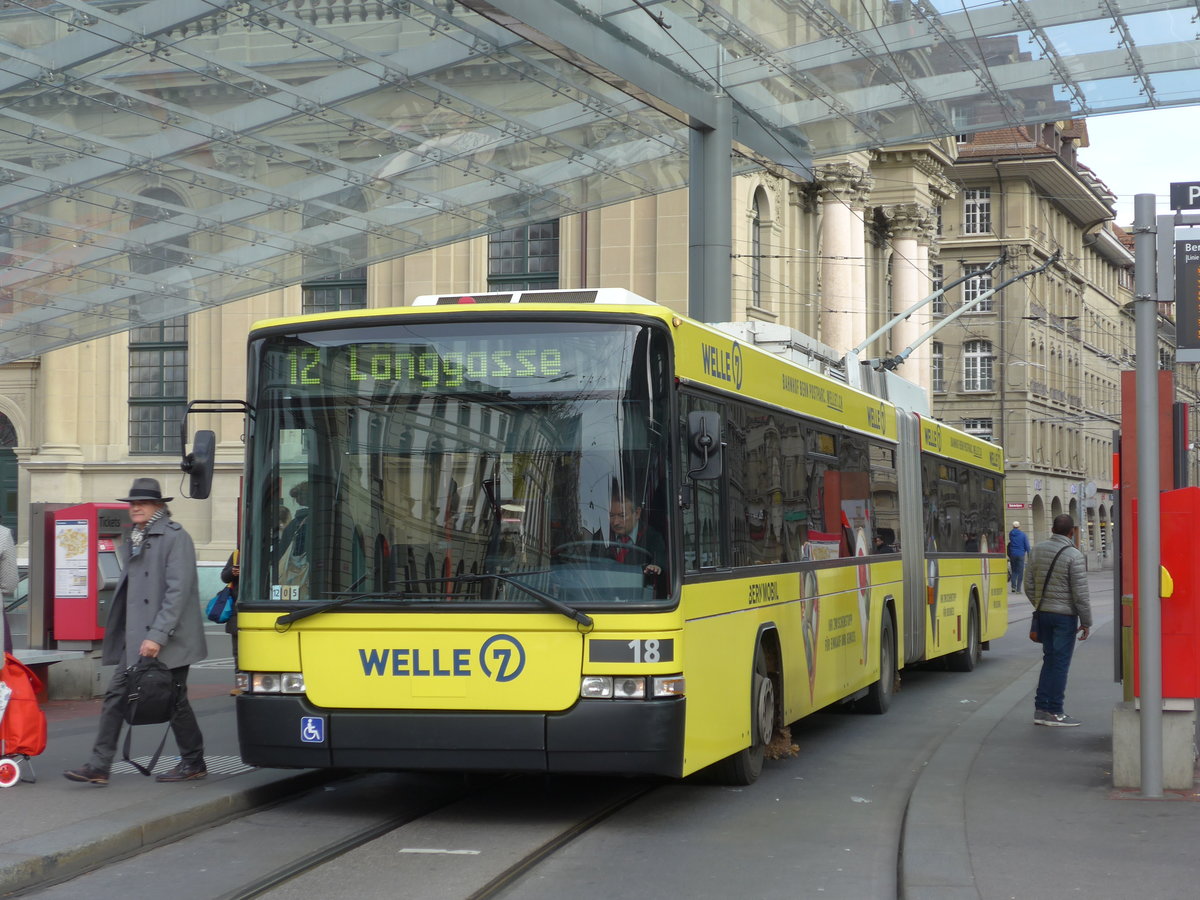 (176'656) - Bernmobil, Bern - Nr. 18 - NAW/Hess Gelenktrolleybus am 13. November 2016 beim Bahnhof Bern