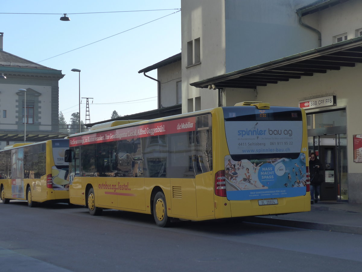 (176'886) - AAGL Liestal - Nr. 65/BL 28'804 - Mercedes am 5. Dezember 2016 beim Bahnhof Liestal