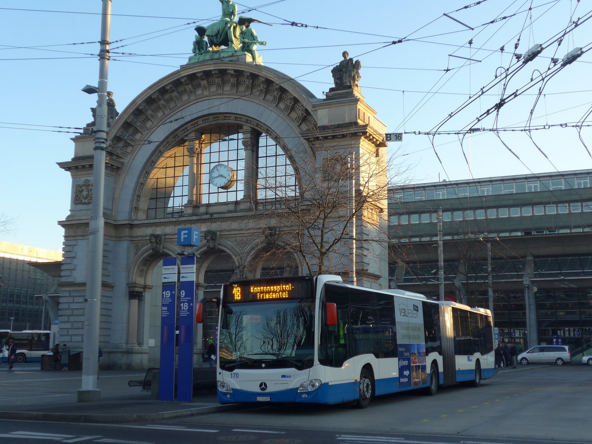 (177'126) - VBL Luzern - Nr. 170/LU 174'907 - Mercedes am 10. Dezember 2016 beim Bahnhof Luzern