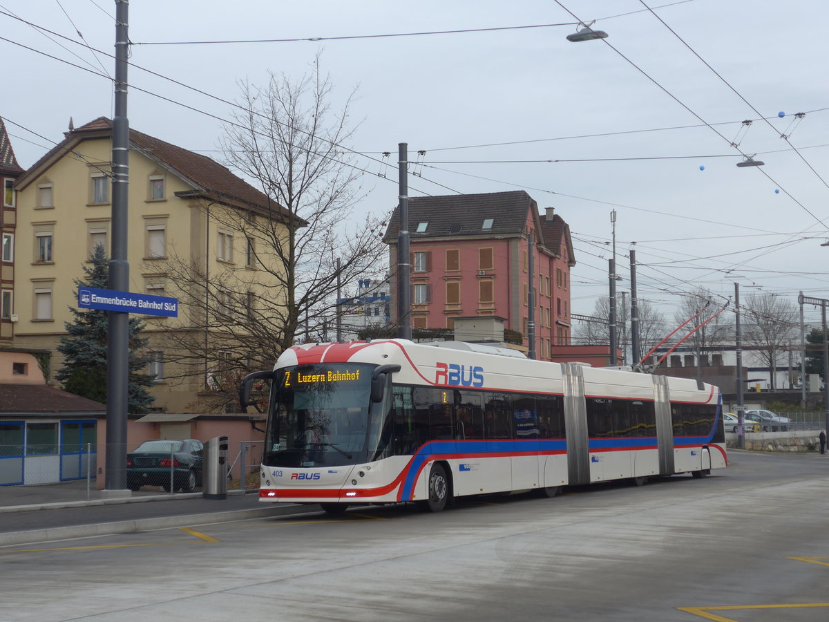 (177'178) - VBL Luzern - Nr. 403 - Hess/Hess Doppelgelenktrolleybus am 11. Dezember 2016 beim Bahnhof Emmenbrcke Sd