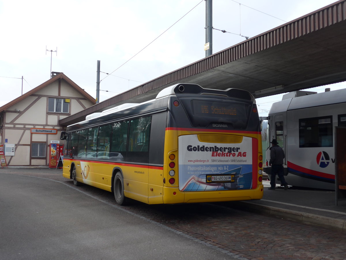 (177'311) - PostAuto Nordschweiz - AG 493'369 - Scania am 24. Dezember 2016 beim Bahnhof Schftland