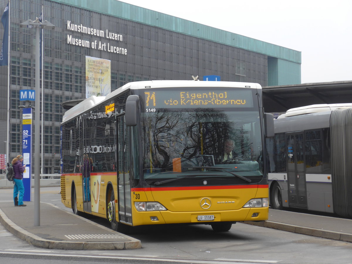 (177'465) - Bucheli, Kriens - Nr. 30/LU 15'587 - Mercedes am 30. Dezember 2016 beim Bahnhof Luzern