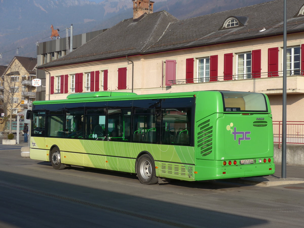 (177'533) - TPC Aigle - VD 745 - Irisbus am 1. Januar 2017 beim Bahnhof Aigle
