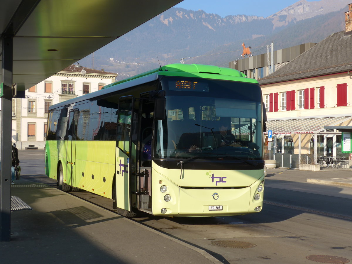 (177'539) - TPC Aigle - VD 608 - Irisbus am 1. Januar 2017 beim Bahnhof Aigle