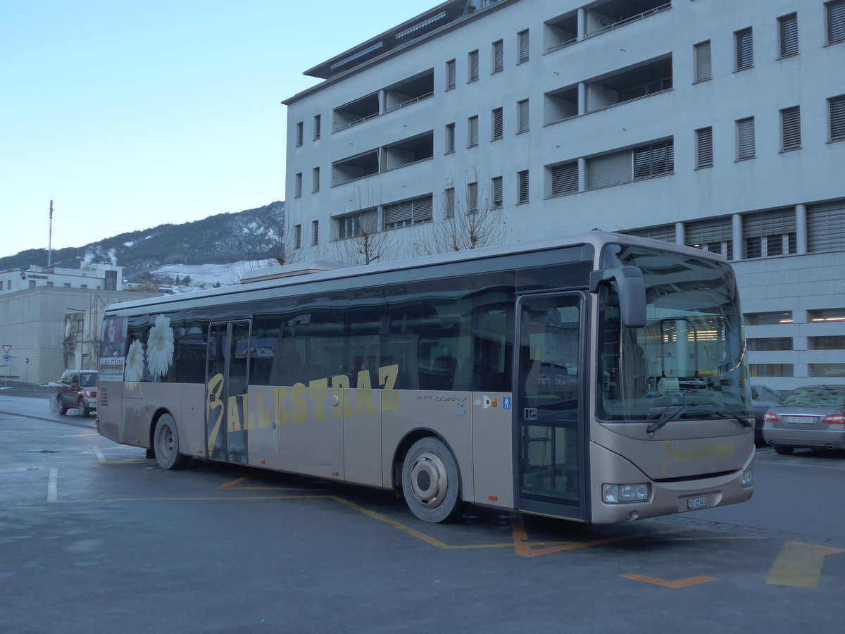 (178'080) - Ballestraz, Grne - VS 22'948 - Irisbus am 21. Januar 2017 beim Bahnhof Sierre