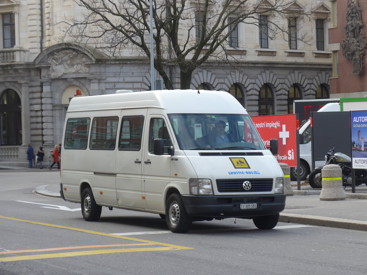 (178'329) - Shuttle-Bus, Breganzona - TI 305'181 - VW am 7. Februar 2017 in Lugano, Centro