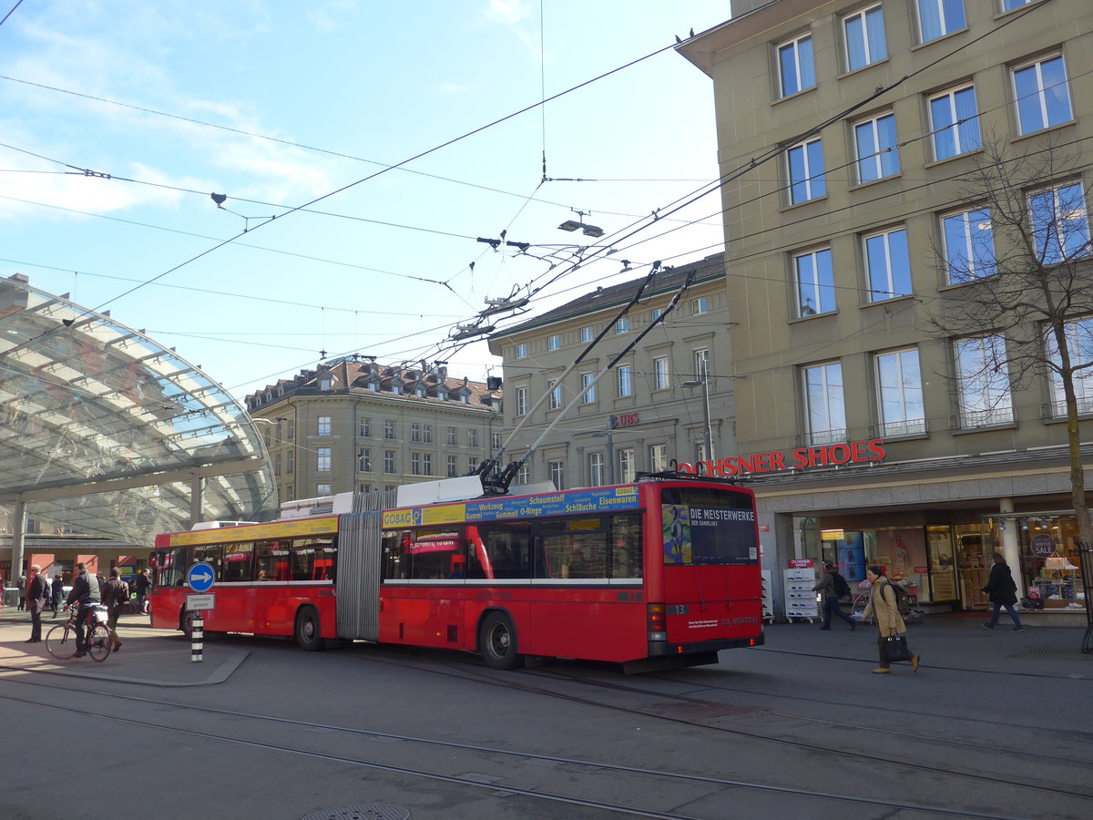 (178'700) - Bernmobil, Bern - Nr. 13 - NAW/Hess Gelenktrolleybus am 20. Februar 2017 beim Bahnhof Bern