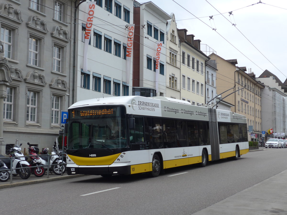 (179'029) - VBSH Schaffhausen - Nr. 101 - Hess/Hess Gelenktrolleybus am 20. Mrz 2017 beim Bahnhof Schaffhausen