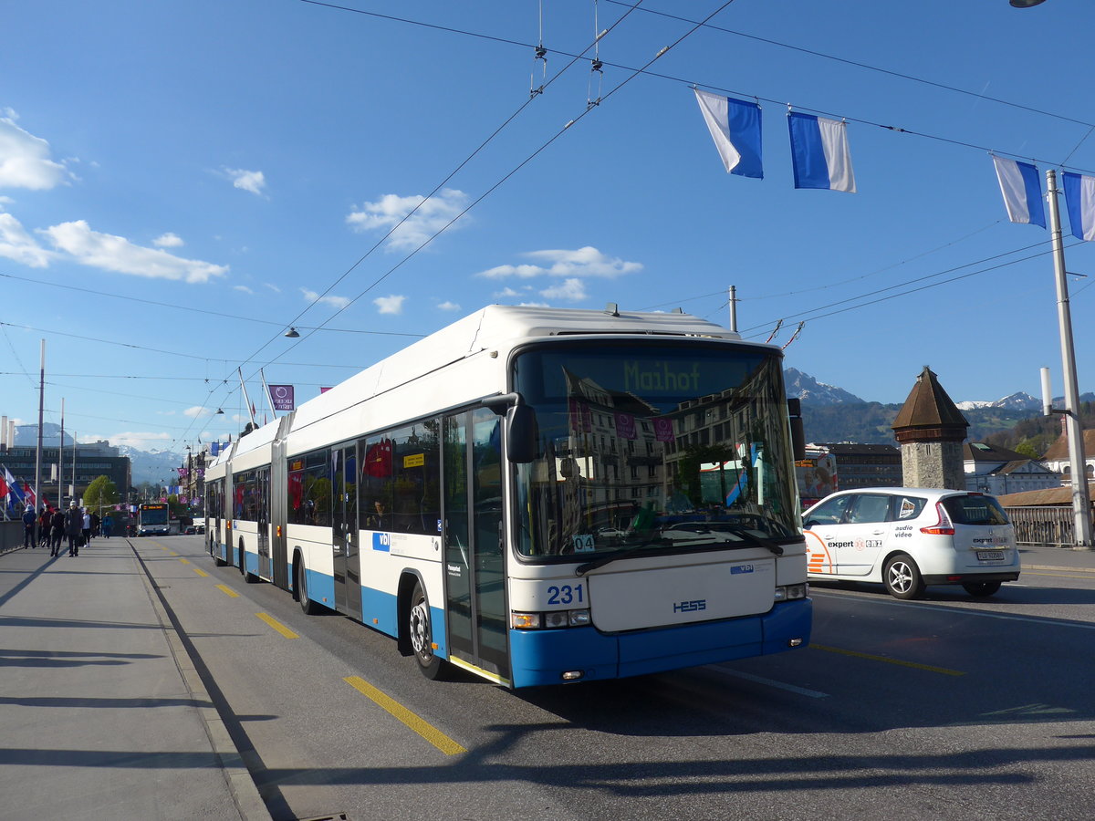 (179'399) - VBL Luzern - Nr. 231 - Hess/Hess Doppelgelenktrolleybus am 10. April 2017 in Luzern, Bahnhofbrcke