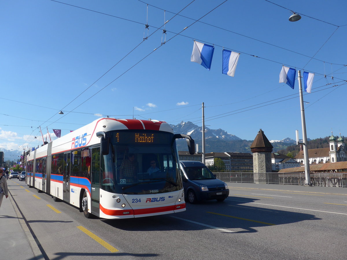 (179'438) - VBL Luzern - Nr. 234 - Hess/Hess Doppelgelenktrolleybus am 10. April 2017 in Luzern, Bahnhofbrcke