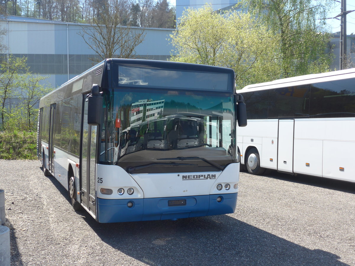 (179'511) - Limmat Bus, Dietikon - Nr. 25 - Neoplan am 10. April 2017 in Kloten, EvoBus