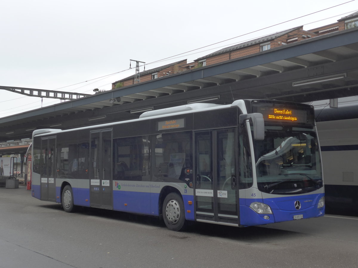 (179'626) - VZO Grningen - Nr. 45/ZH 885'745 - Mercedes am 16. April 2017 beim Bahnhof Uster