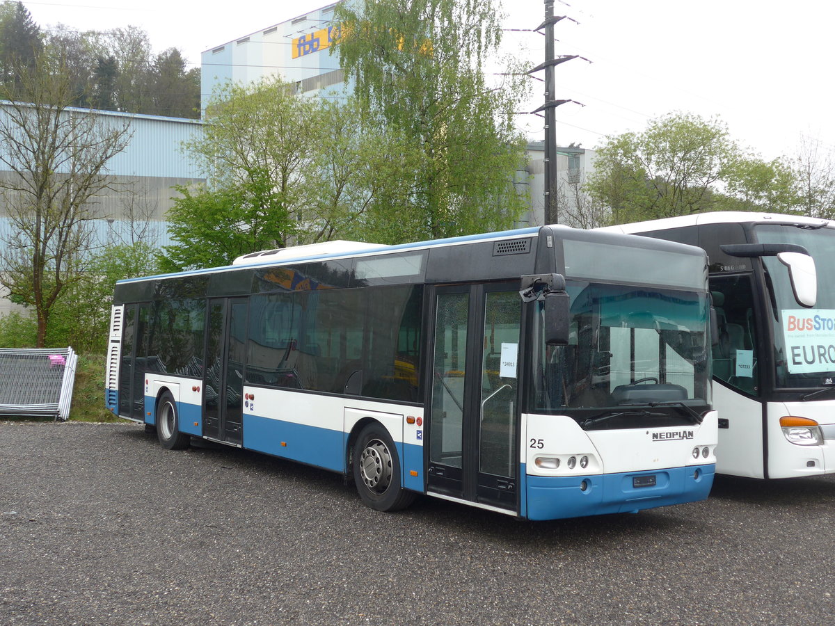 (179'717) - Limmat Bus, Dietikon - Nr. 25 - Neoplan am 26. April 2017 in Kloten, EvoBus