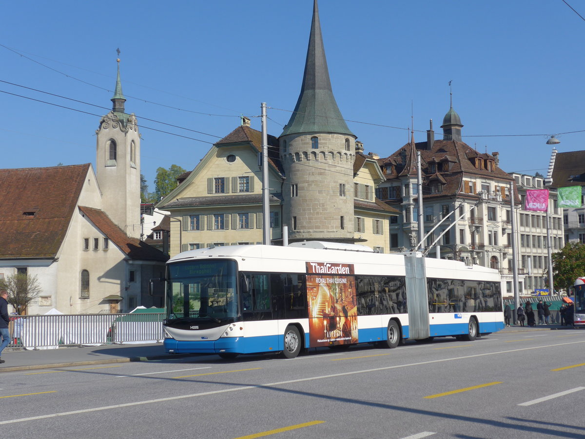(179'747) - VBL Luzern - Nr. 219 - Hess/Hess Gelenktrolleybus am 29. April 2017 in Luzern, Bahnhofbrcke