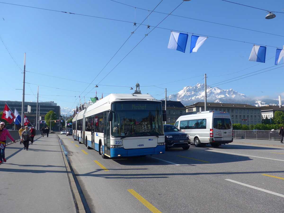 (179'773) - VBL Luzern - Nr. 231 - Hess/Hess Doppelgelenktrolleybus am 29. April 2017 in Luzern, Bahnhofbrcke