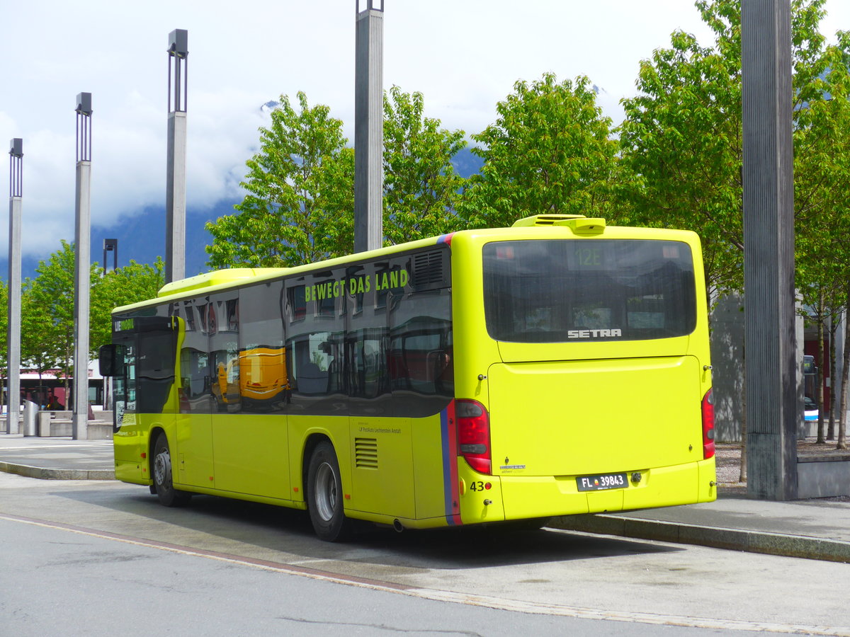 (180'003) - Aus Liechtenstein: LBA Vaduz - Nr. 43/FL 39'843 - Setra am 4. Mai 2017 beim Bahnhof Sargans