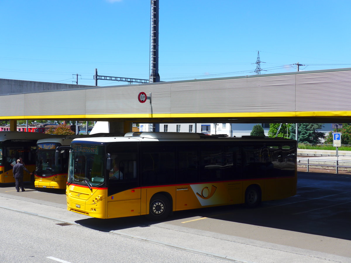 (180'070) - Autopostale, Mendrisio - TI 217'709 - Volvo am 13. Mai 2017 beim Bahnhof Mendrisio