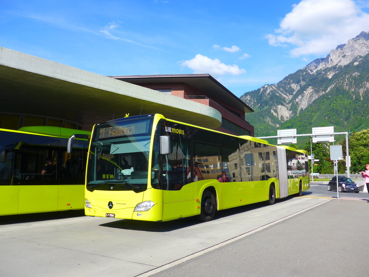 (180'266) - LBA Vaduz - Nr. 64/FL 39'864 - Mercedes am 21. Mai 2017 beim Bahnhof Schaan