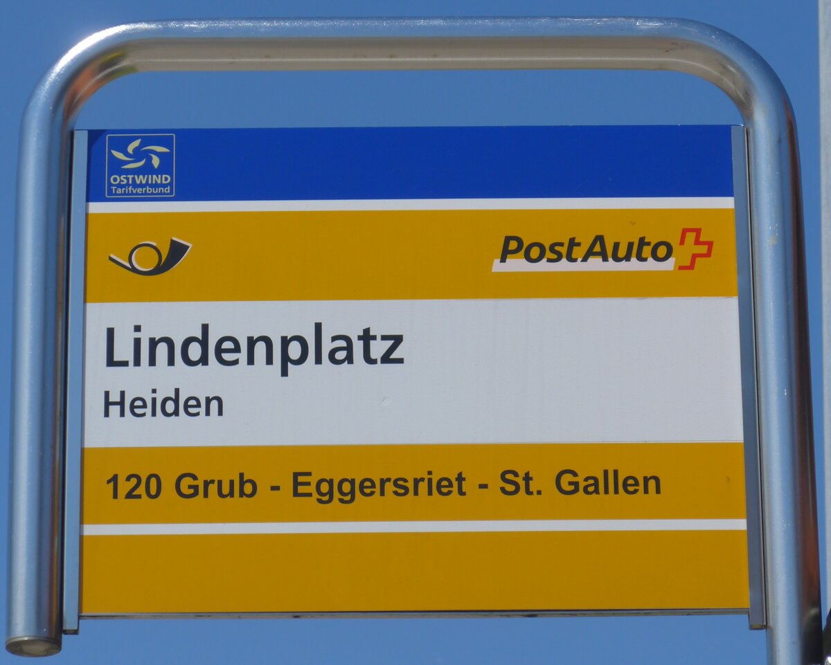 (180'350) - PostAuto-Haltestellenschild - Heiden, Lindenplatz - am 22. Mai 2017