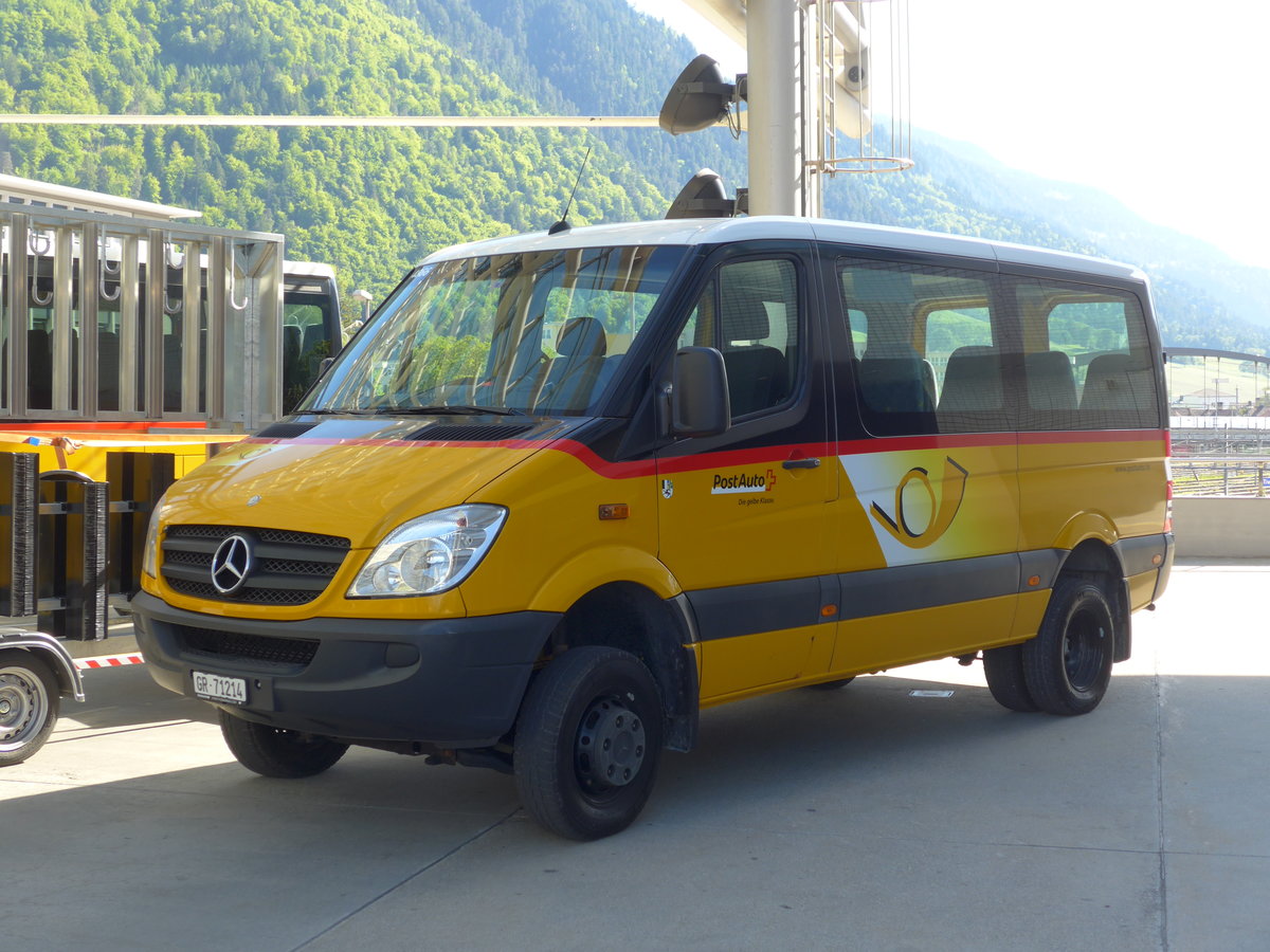 (180'417) - PostAuto Graubnden - GR 71'214 - Mercedes am 22. Mai 2017 in Chur, Postautostation