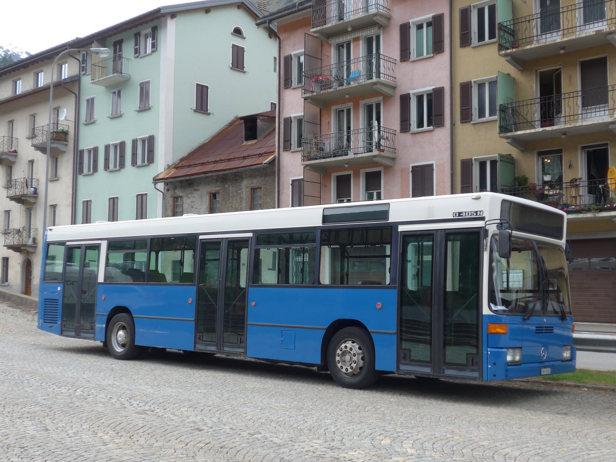 (180'656) - Meyer, Gschenen - UR 9345 - Mercedes (ex VBL Luzern Nr. 555; ex Gowa, Luzern Nr. 55) am 23. Mai 2017 beim Bahnhof Airolo