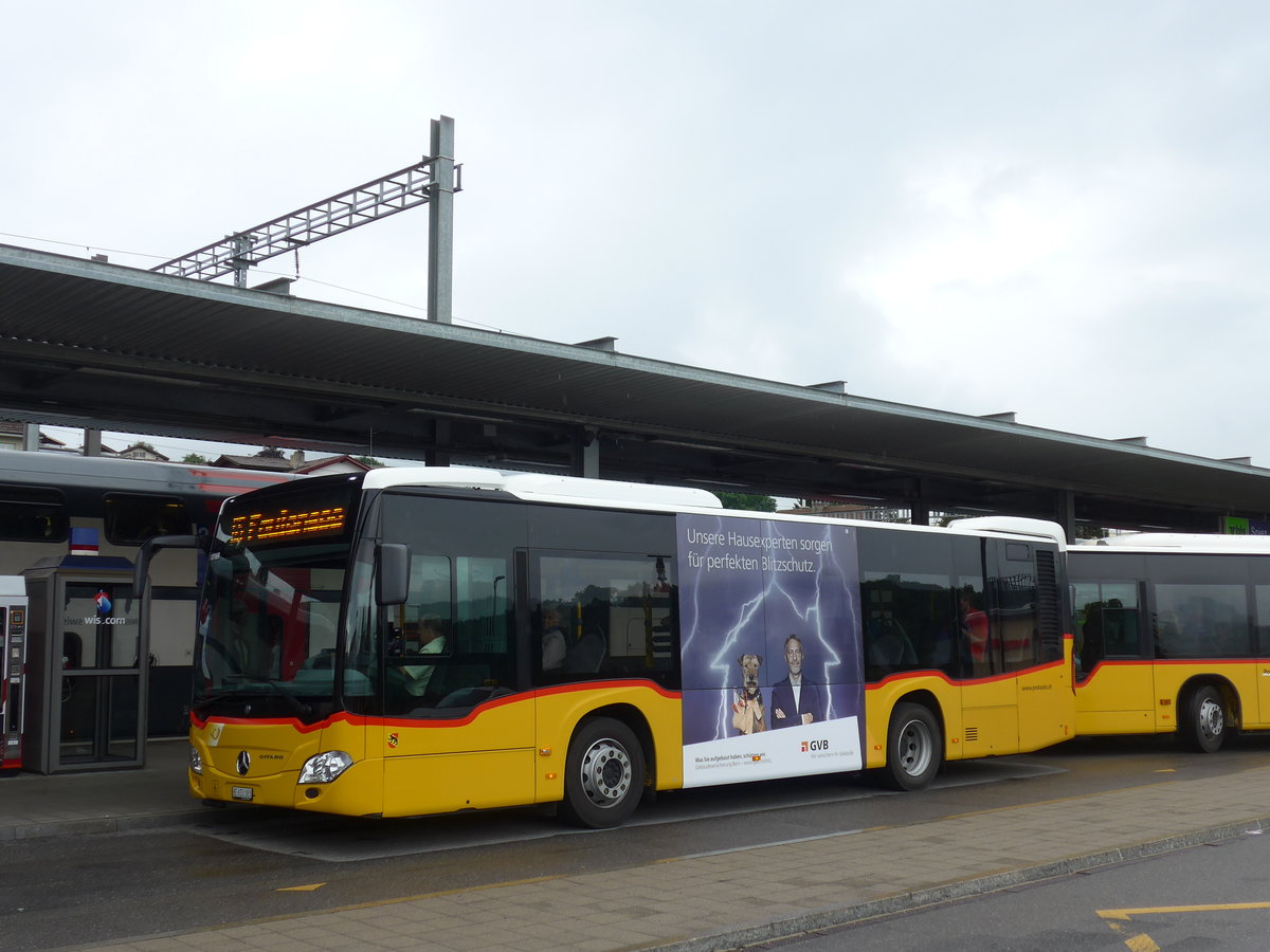 (180'943) - PostAuto Bern - BE 653'383 - Mercedes am 4. Juni 2017 beim Bahnhof Spiez