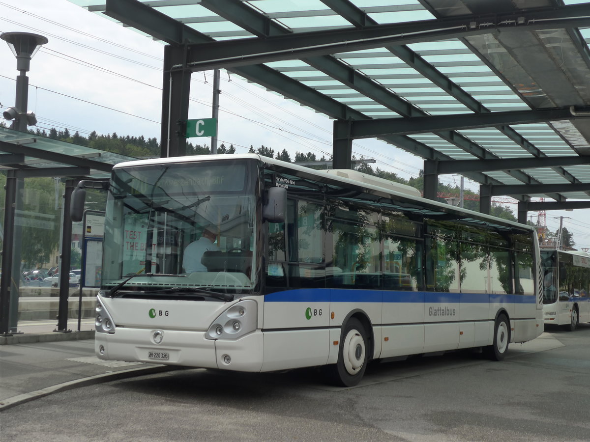 (181'930) - Ryffel, Volketswil - Nr. 70/ZH 220'325 - Irisbus am 10. Juli 2017 beim Bahnhof Effretikon