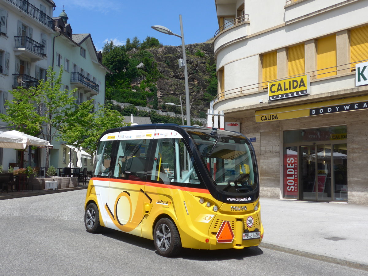 (182'216) - PostAuto Wallis - VS 451'600 - Navya am 23. Juli 2017 in Sion, Place du Midi
