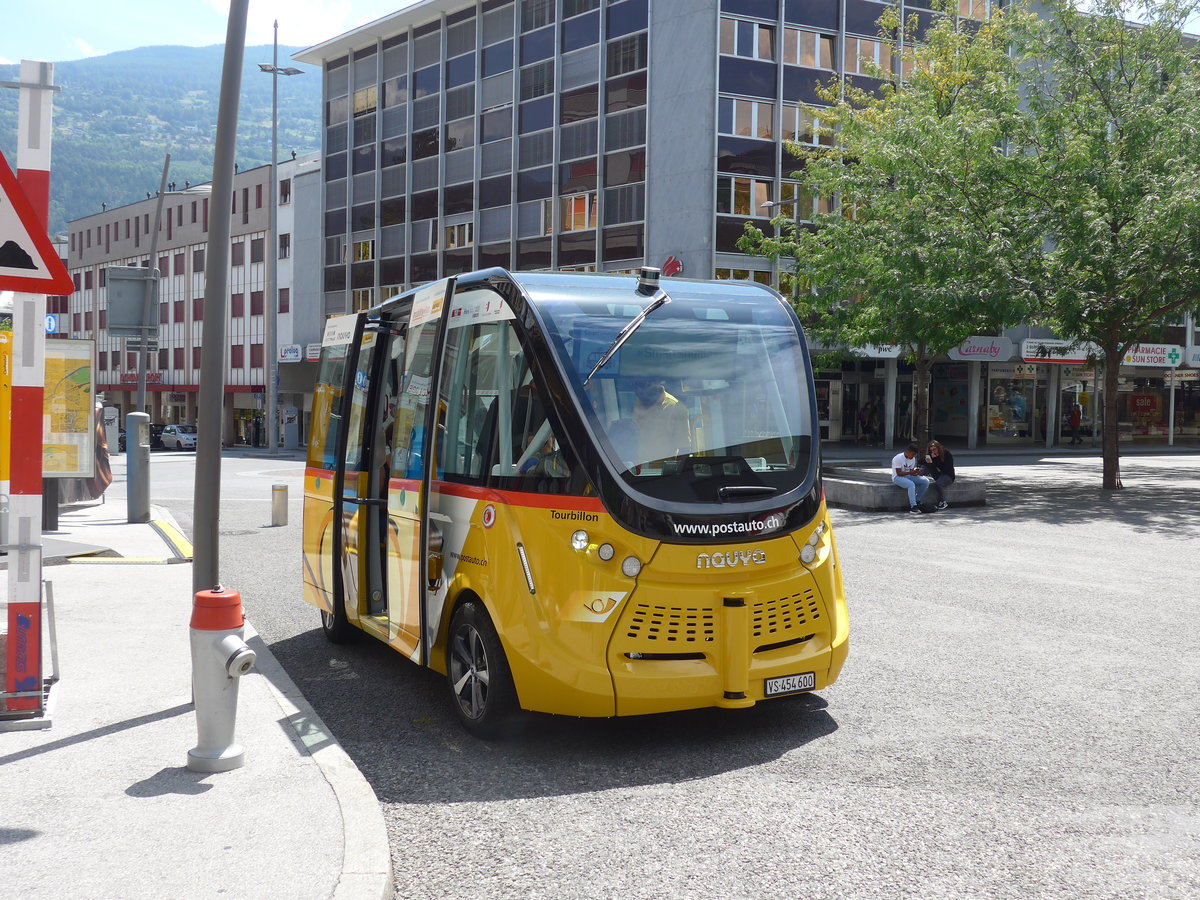 (182'224) - PostAuto Wallis - VS 454'600 - Navya am 23. Juli 2017 in Sion, Place du Midi