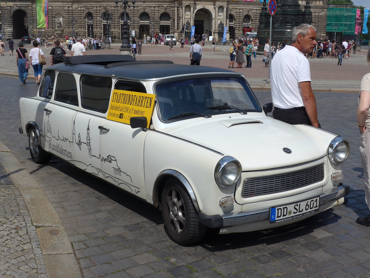 (182'896) - Lachmann, Dresden - DD-SL 601 - Trabant am 8. August 2017 in Dresden, Theaterplatz