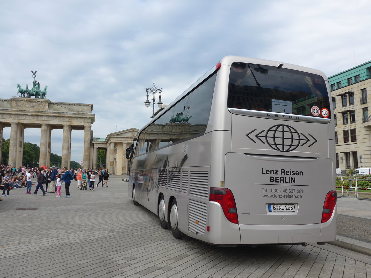 (183'296) - Lenz, Berlin - B-NL 203 - Setra am 10. August 2017 in Berlin, Brandenburger Tor