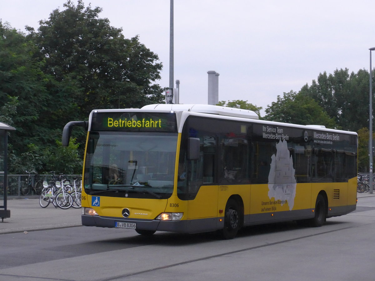 (183'396) - BVG Berlin - Nr. 8306/B-VB 8306 - Mercedes am 10. August 2017 beim Bahnhof Berlin Ost