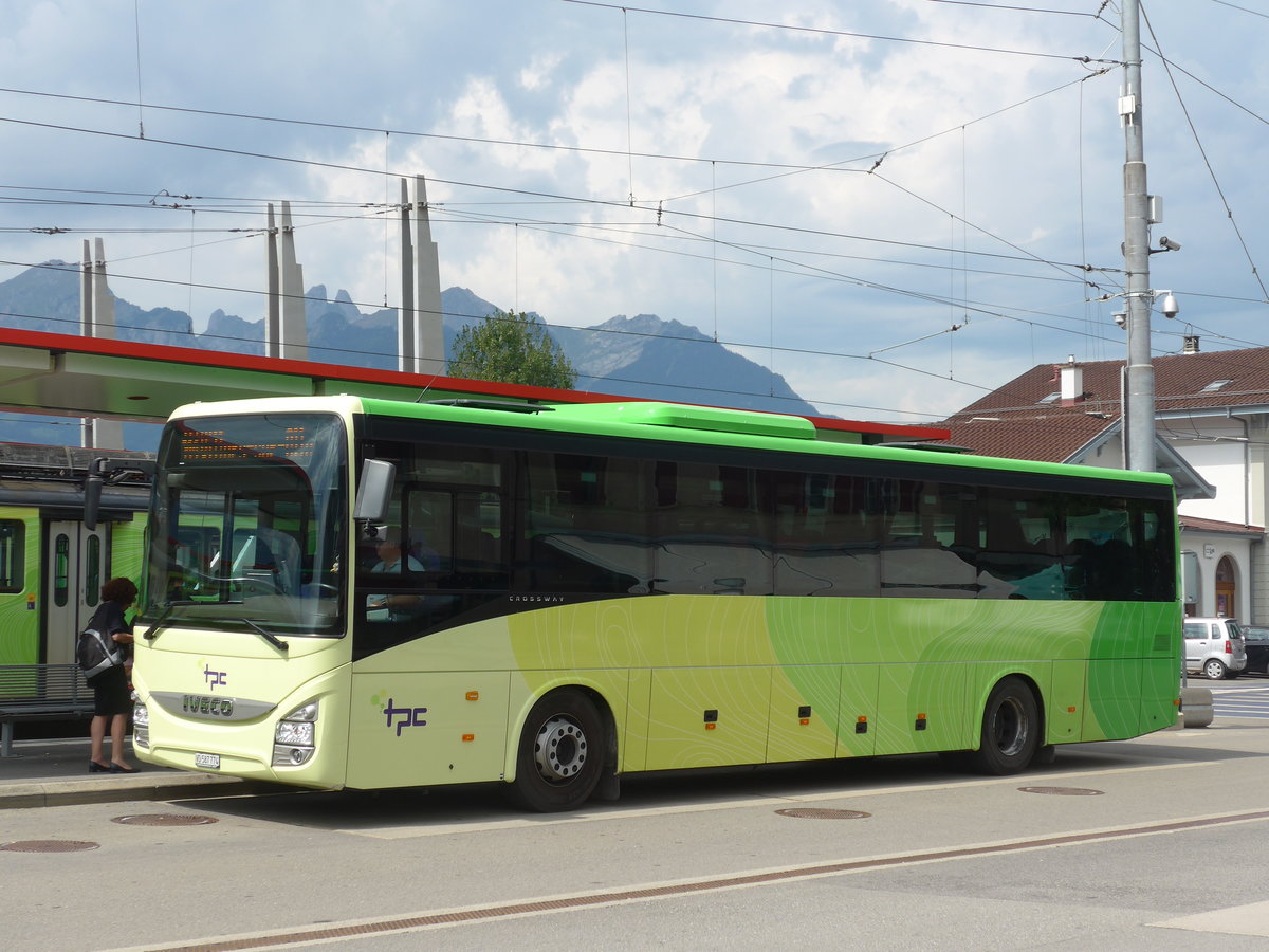 (184'000) - TPC Aigle - VD 587'774 - Irisbus am 24. August 2017 beim Bahnhof Aigle