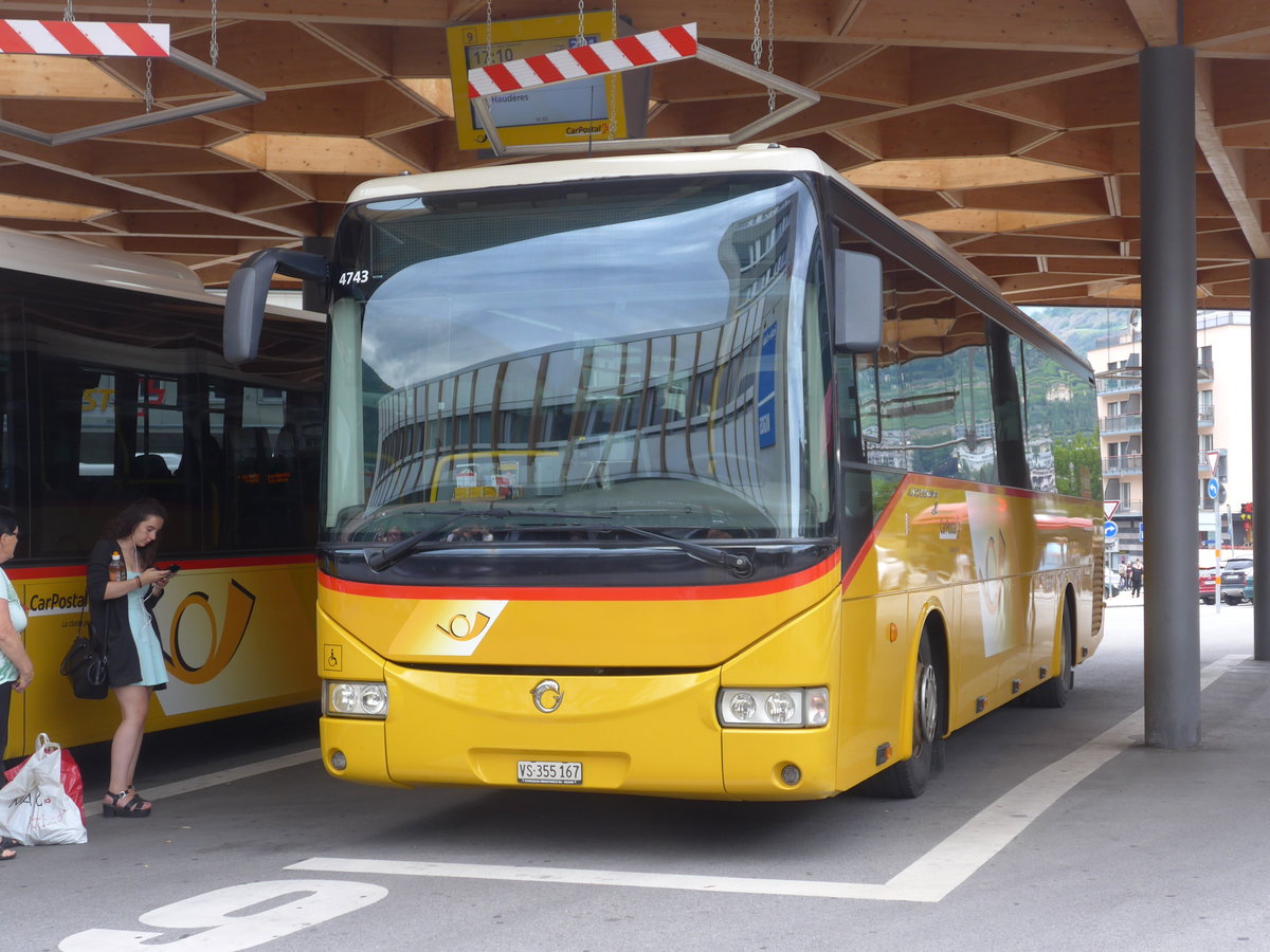 (184'057) - PostAuto Wallis - Nr. 5/VS 355'167 - Irisbus am 24. August 2017 beim Bahnhof Sion