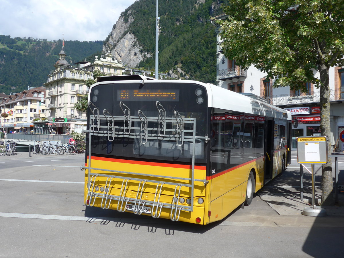 (184'541) - PostAuto Bern - BE 610'536 - Solaris am 3. September 2017 beim Bahnhof Interlaken West