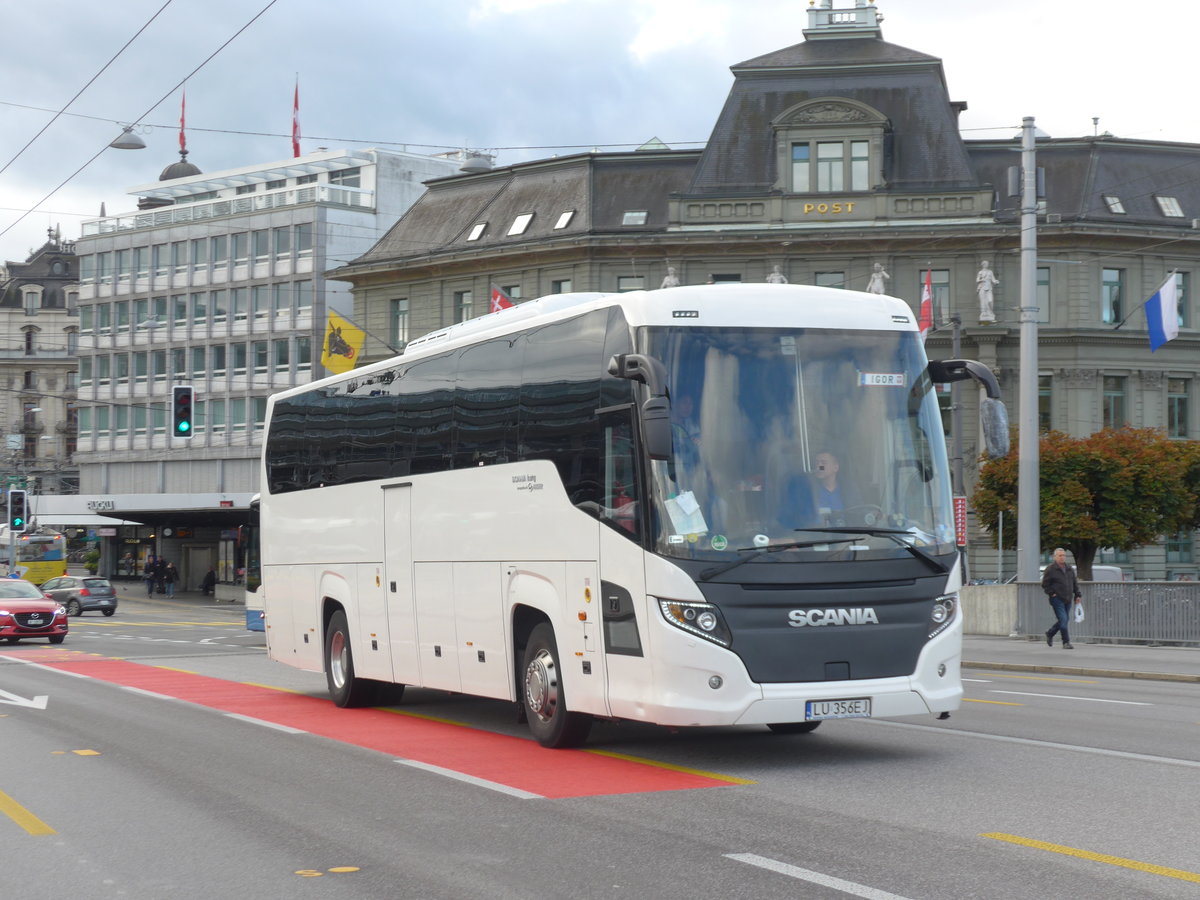 (185'123) - Aus Polen: ??? - LU 356EJ - Scania/Higer am 18. September 2017 in Luzern, Bahnhofbrcke