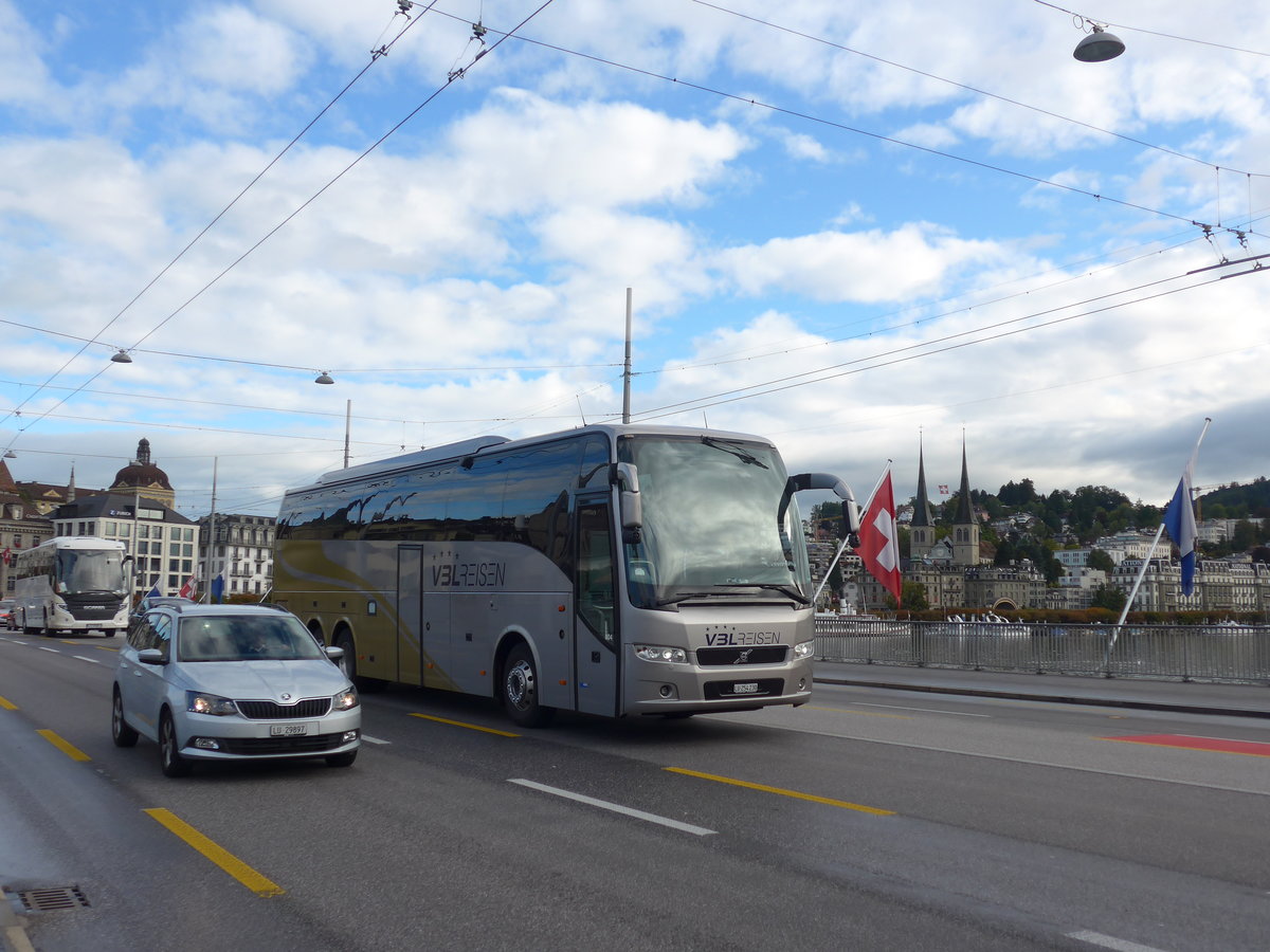 (185'139) - VBL Luzern - Nr. 804/LU 254'230 - Volvo am 18. September 2017 in Luzern, Bahnhofbrcke