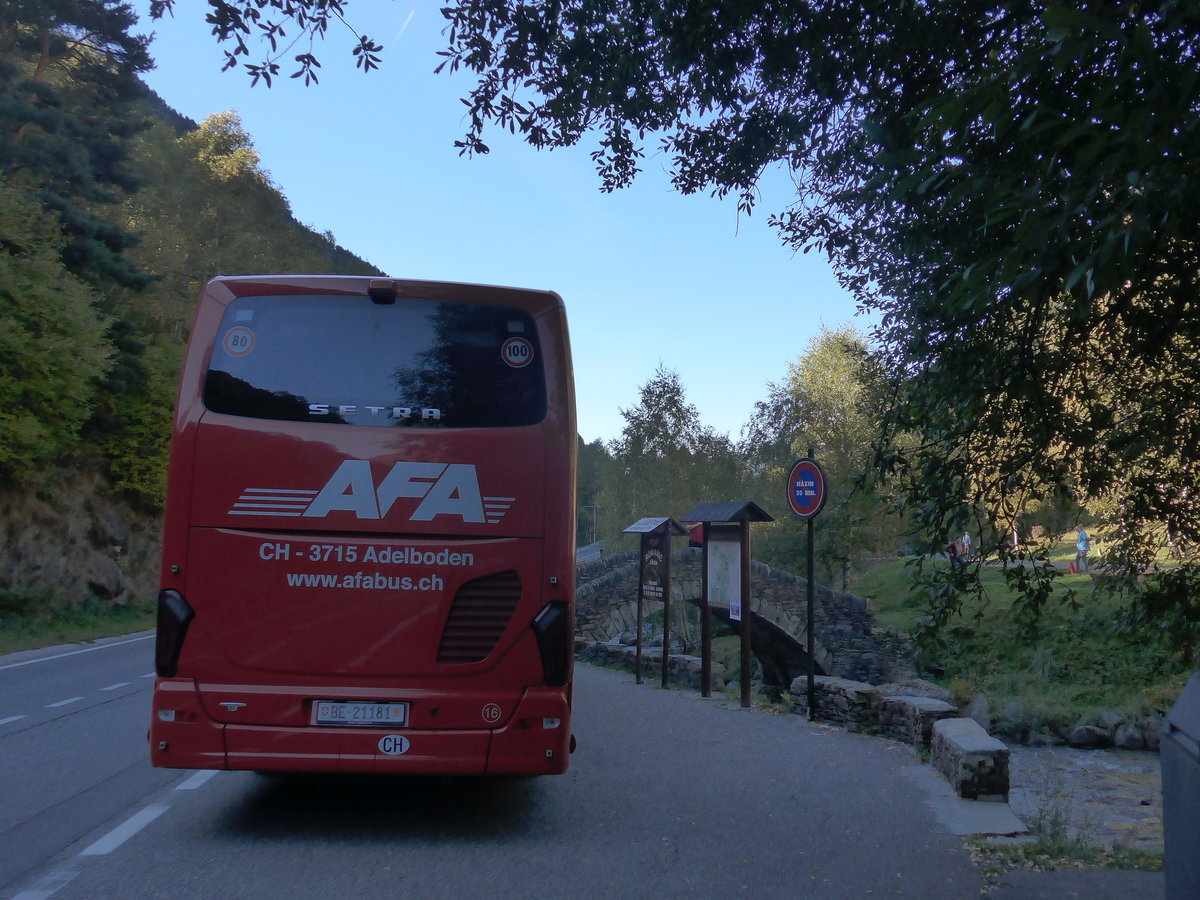 (185'310) - Aus der Schweiz: AFA Adelboden - Nr. 16/BE 21'181 - Setra am 27. September 2017 in Llorts, Pont d'Estarell