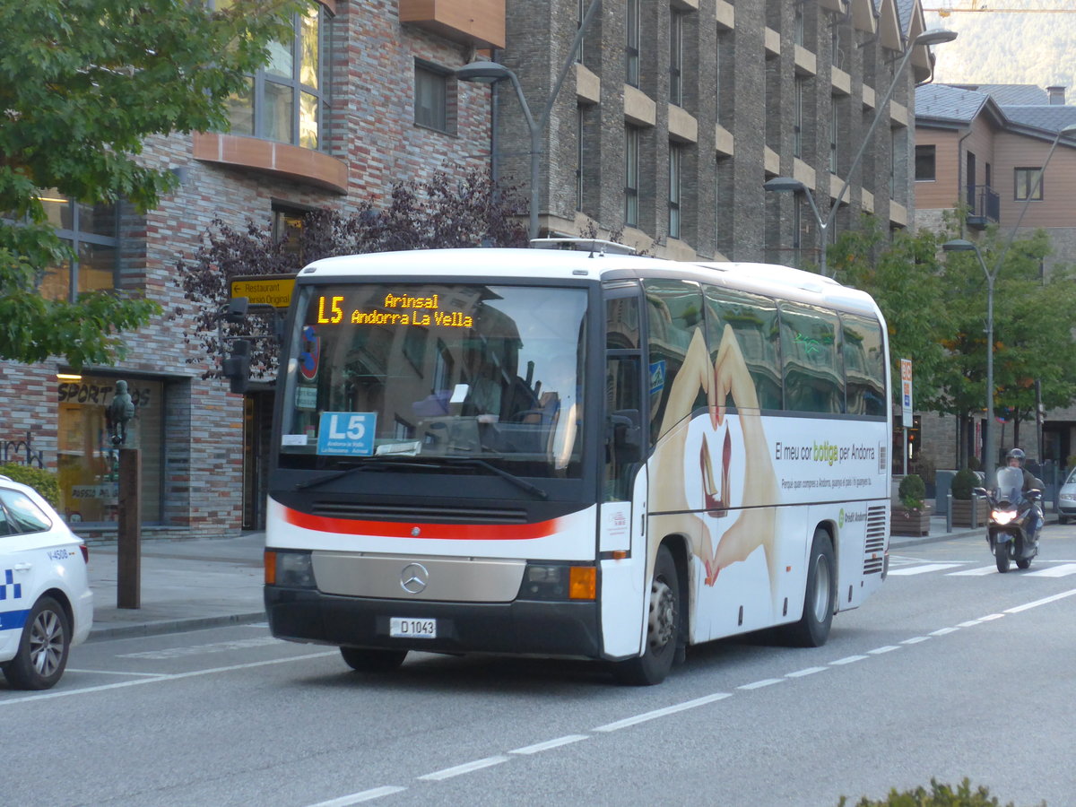 (185'429) - CIA Andorra la Vella - D1043 - Mercedes am 27. September 2017 in La Massana, Les Entrades