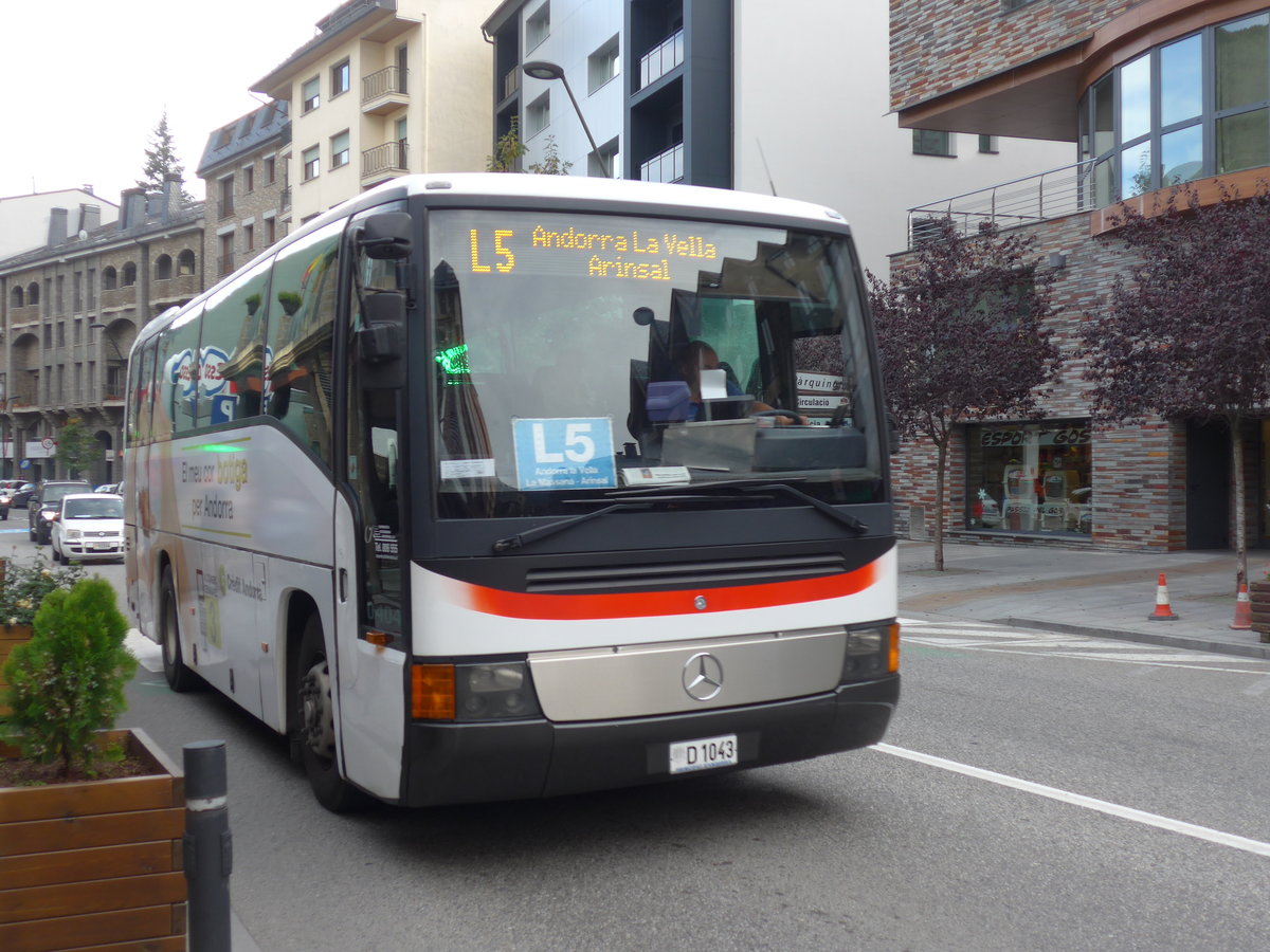 (185'565) - CIA Andorra la Vella - D1043 - Mercedes am 28. September 2017 in La Massana, Les Entrades