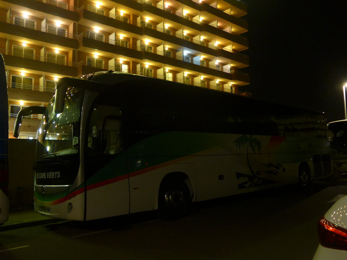 (185'705) - Aus Frankreich: Les Cars Verts, Le Quesnoy - BP 656 WR - Irisbus am 29. September 2017 in Roses, Hotel Sant Marc