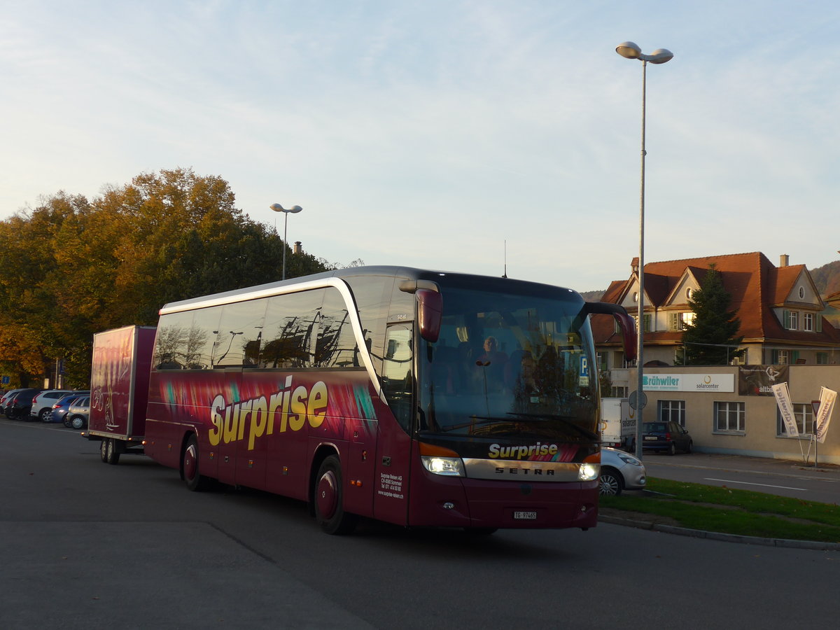 (185'967) - Surprise, Sommeri - TG 97'465 - Setra am 19. Oktober 2017 beim Bahnhof Weinfelden