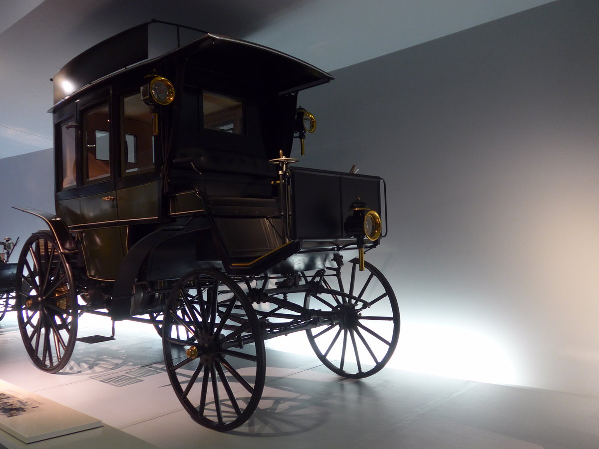 (186'316) - Mercedes-Benz Museum, Stuttgart - Benz (1895: 1. Omnibus der Welt; Replika) am 12. November 2017 in Stuttgart, Mercedes-Benz Museum